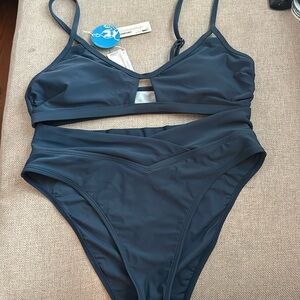 Cupshe skate blue bikini. Size medium. High rise bottoms. Removable padding